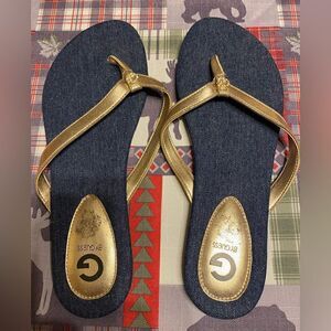 GUESS sandals, size 9. (H05)